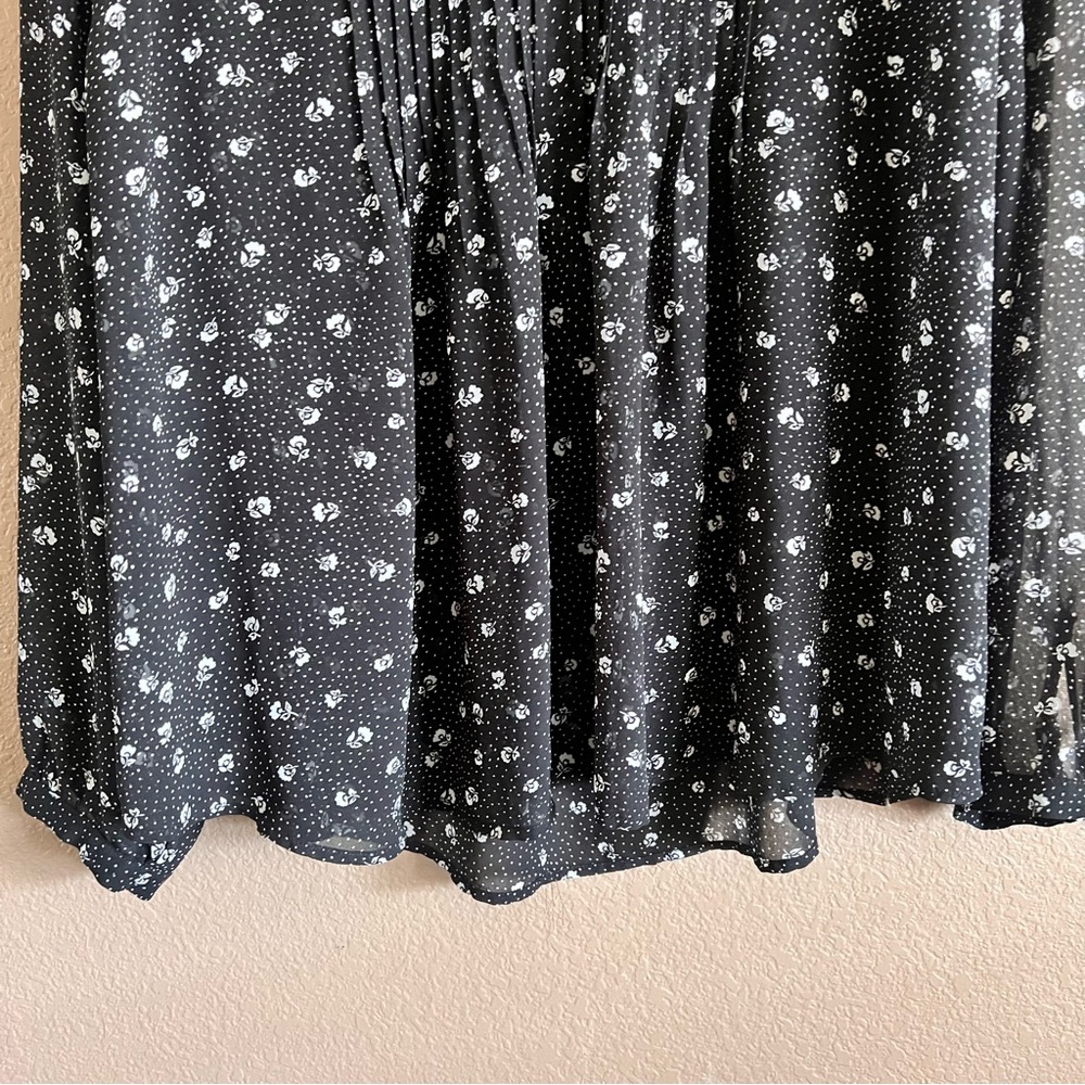 Torrid Black Pleated Long Sleeve Floral Blouse Size 3 - Picture 5 of 10